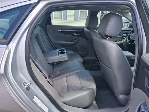 Used 2017 Chevrolet Impala LT FWD image 27