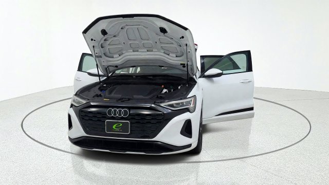 Used 2024 Audi Q8 e-tron Premium AWD/4WD image 12