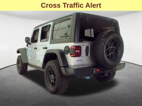Used 2024 Jeep Wrangler Unlimited AWD/4WD image 8