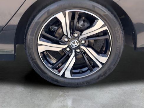 Used 2017 Honda Civic Touring image 9
