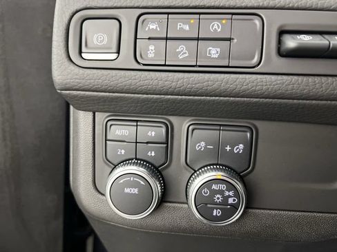 Used 2023 GMC Yukon Denali AWD/4WD image 18