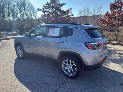 Used 2022 Jeep Compass Latitude w/ Sun and Sound Group image 3