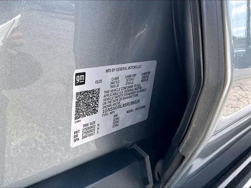 Used 2025 Chevrolet Suburban High Country RWD image 19