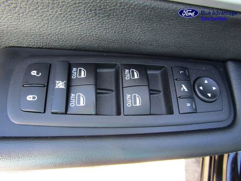 Used 2025 Chrysler Pacifica Limited FWD image 30