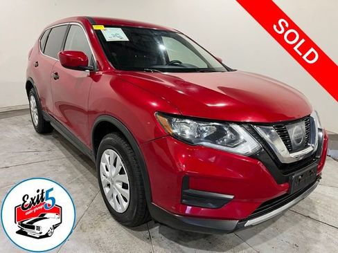 Used 2017 Nissan Rogue S AWD/4WD image 1