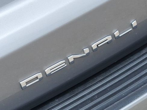 Used 2023 GMC Yukon Denali Ultimate AWD/4WD image 11