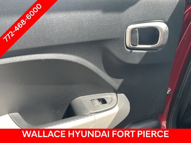 Used 2025 Hyundai Venue SEL FWD image 13