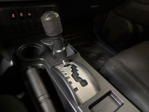 Used 2010 Toyota FJ Cruiser 4WD image 31