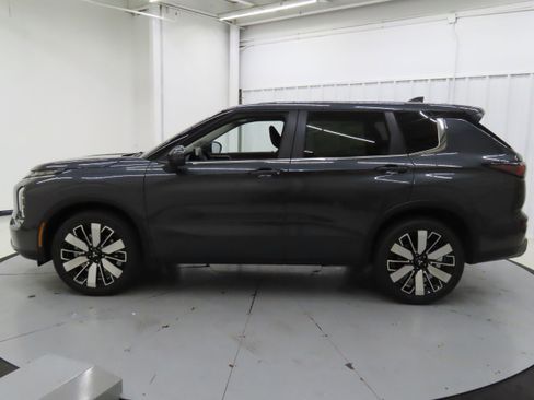 New 2025 Mitsubishi Outlander SE image 6