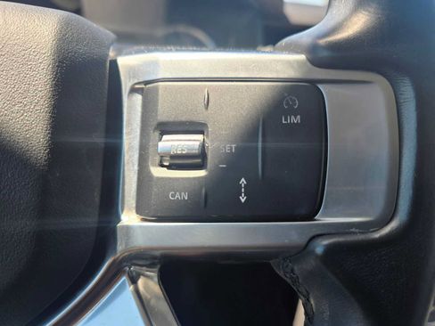 Used 2023 Land Rover Discovery S AWD/4WD image 34