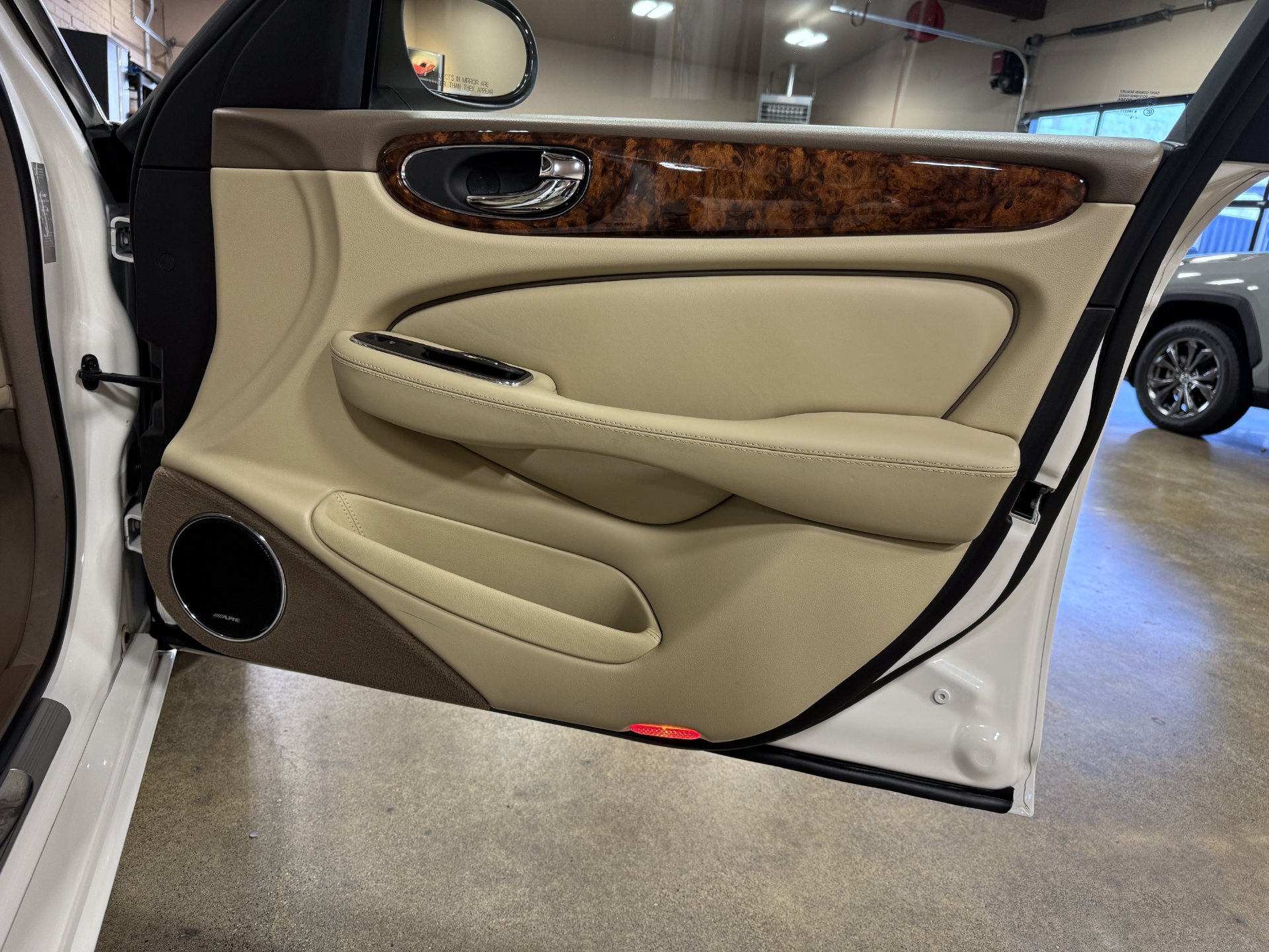 Used 2007 Jaguar XJ8 RWD image 67