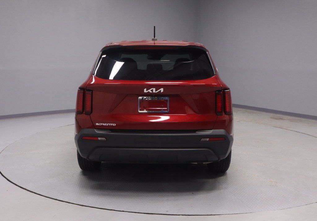 Used 2023 Kia Sorento LX FWD image 8