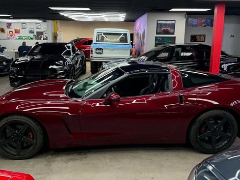 Used 2006 Chevrolet Corvette Coupe w/ Preferred Equipment Group RWD image 8