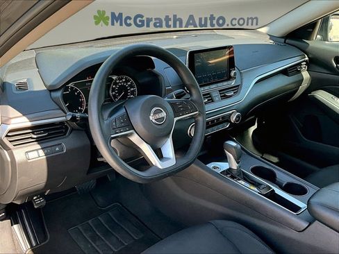 Used 2025 Nissan Altima 2.5 SV FWD image 18