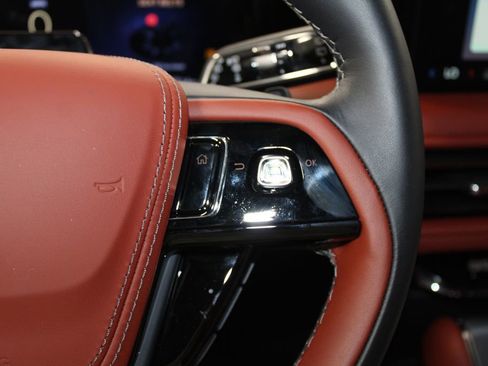 Used 2025 Lincoln Aviator Reserve image 40