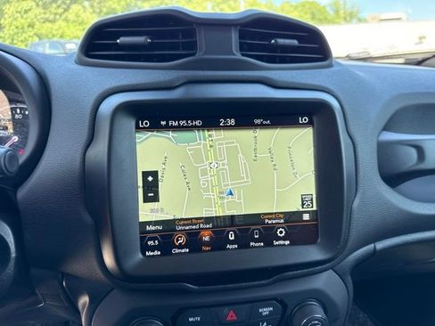 Used 2023 Jeep Renegade Latitude AWD/4WD image 5