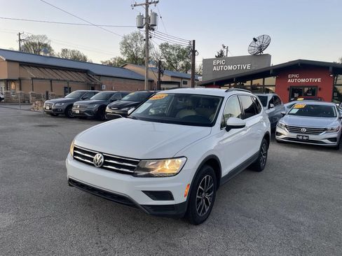Used 2020 Volkswagen Tiguan SE image 1