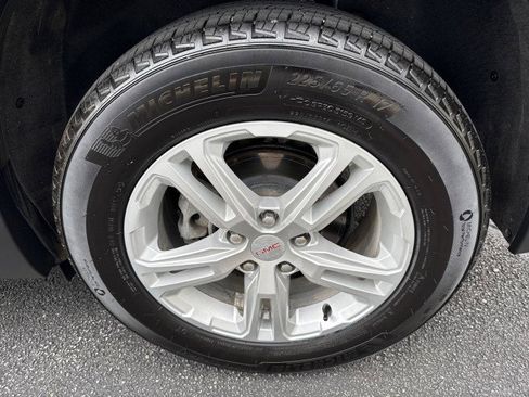 Used 2024 GMC Terrain SLE w/ Driver Convenience Package image 11