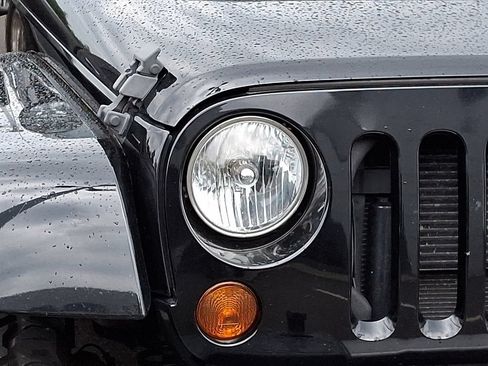 Used 2012 Jeep Wrangler Unlimited Sahara w/ Dual Top Group AWD/4WD image 9
