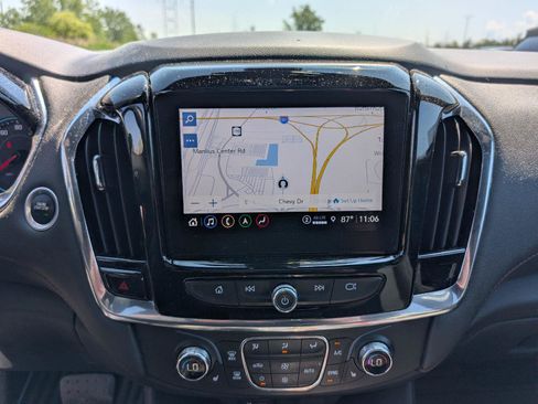 Used 2023 Chevrolet Traverse RS AWD/4WD image 19