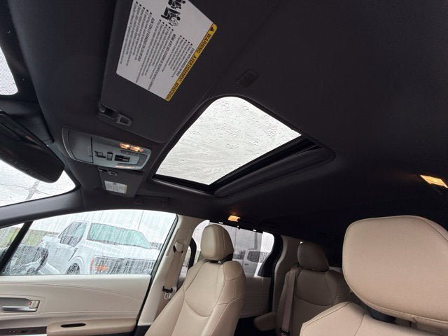 Used 2024 Toyota Sienna XLE AWD/4WD image 24