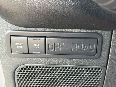 Used 2018 Jeep Wrangler Unlimited Rubicon w/ Connectivity Group AWD/4WD image 21