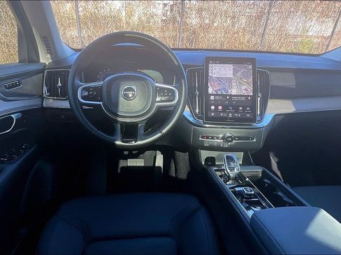 Used 2025 Volvo XC90 B6 Plus image 8