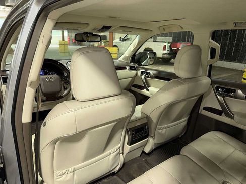 Used 2019 Lexus GX 460 Premium w/ Premium Package AWD/4WD image 28
