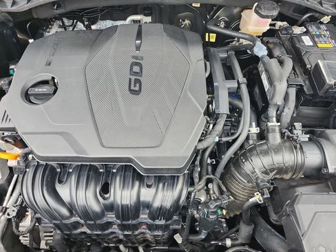 Certified 2025 Hyundai Santa Cruz SE FWD image 20