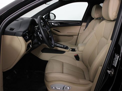 Used 2025 Porsche Macan image 5