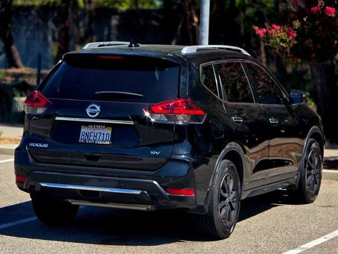 Used 2020 Nissan Rogue SV image 11