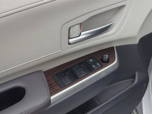 Used 2024 Toyota Sienna XLE image 9