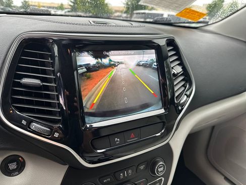 Used 2019 Jeep Cherokee Limited w/ Luxury Group AWD/4WD image 25