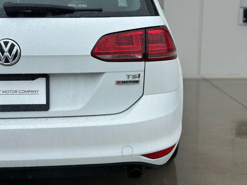 Used 2017 Volkswagen Golf S image 27