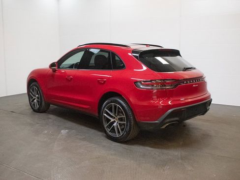 Certified 2025 Porsche Macan image 3