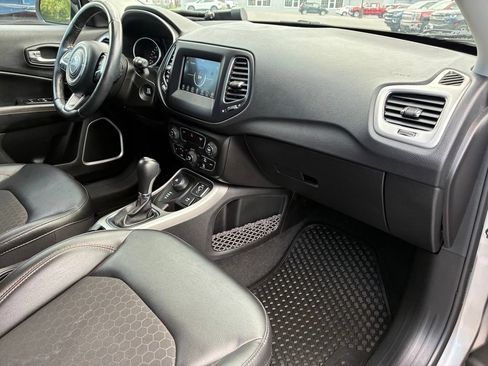 Used 2019 Jeep Compass Latitude w/ Cold Weather Group AWD/4WD image 39