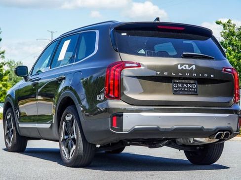 Used 2025 Kia Telluride S FWD image 9