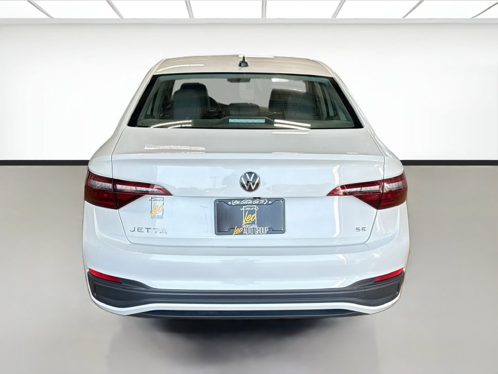 Used 2023 Volkswagen Jetta SE FWD image 6
