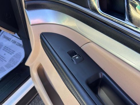 Used 2016 Ford Explorer XLT image 30