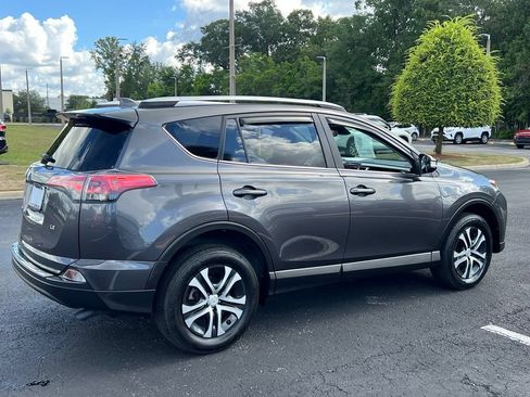 Used 2018 Toyota RAV4 LE FWD image 5
