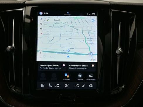 Used 2023 Volvo XC60 B5 Ultimate FWD image 12