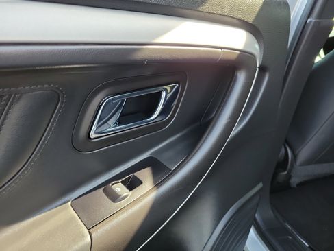 Used 2018 Ford Taurus SEL w/ Equipment Group 201A FWD image 13