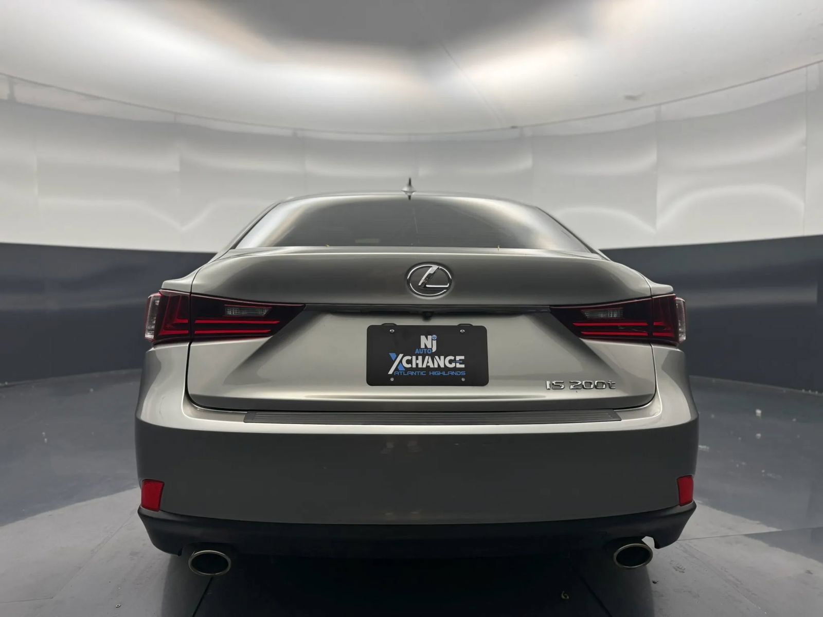 Used 2016 Lexus IS 200t RWD image 4