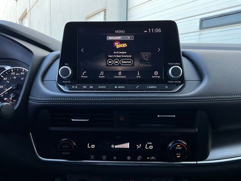 Used 2025 Nissan Rogue SV image 27