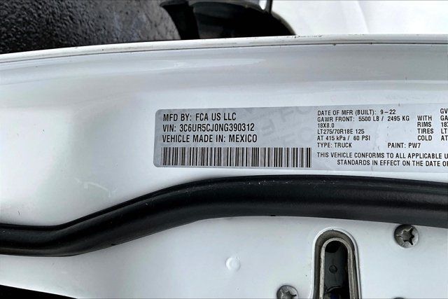Used 2022 RAM 2500 Tradesman w/ Chrome Appearance Group AWD/4WD image 5
