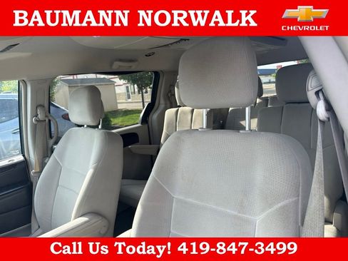 Used 2011 Dodge Grand Caravan Crew w/ Entertainment Group 1 FWD image 18