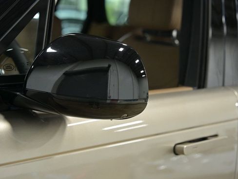 Used 2025 Land Rover Range Rover SE AWD/4WD image 3