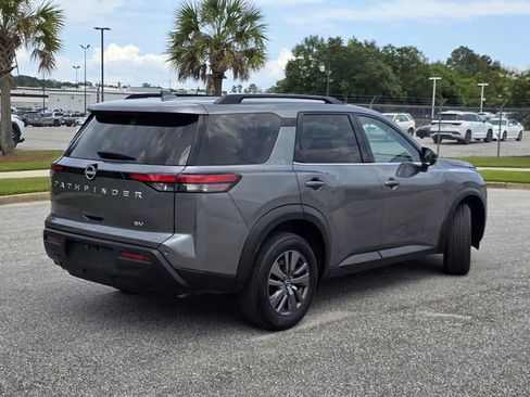 Used 2024 Nissan Pathfinder SV FWD image 5