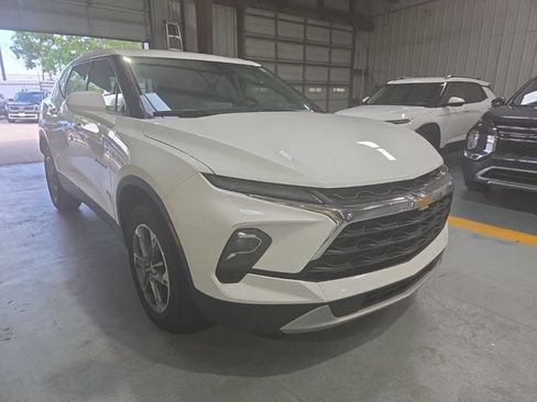 Used 2025 Chevrolet Blazer LT FWD image 5