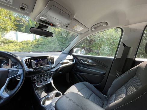 Used 2024 GMC Terrain SLE image 34